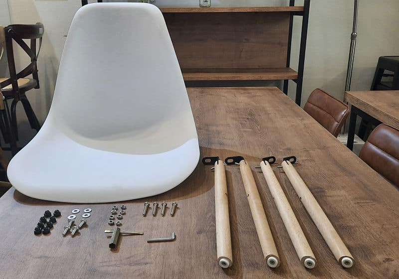 como montar cadeira eames